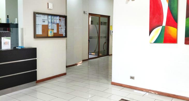 Acceso Principal al Edificio