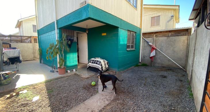 FACHADA Y ESTACIONAMIENTO