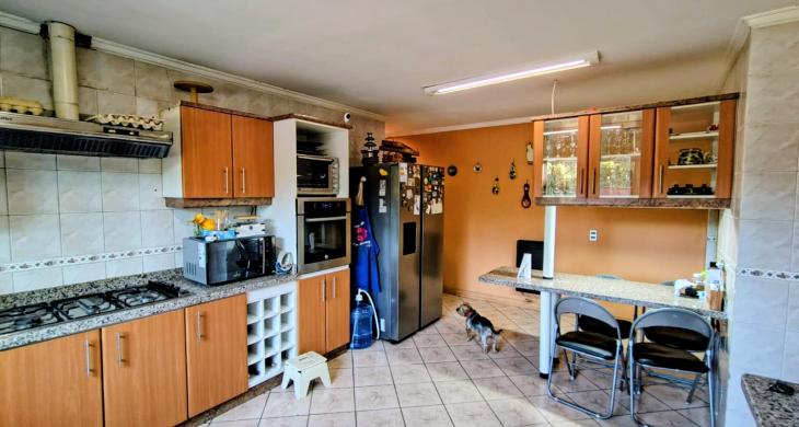 cocina amoblada y equipada
