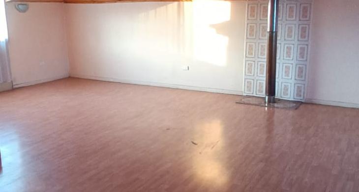 SALA DE ESTAR EN 2DO PISO, ILUMINADA