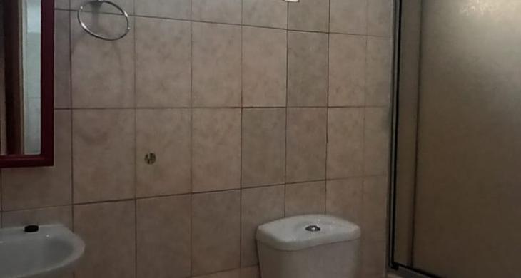 1 BAÑO CON DUCHA EN 2DO PISO