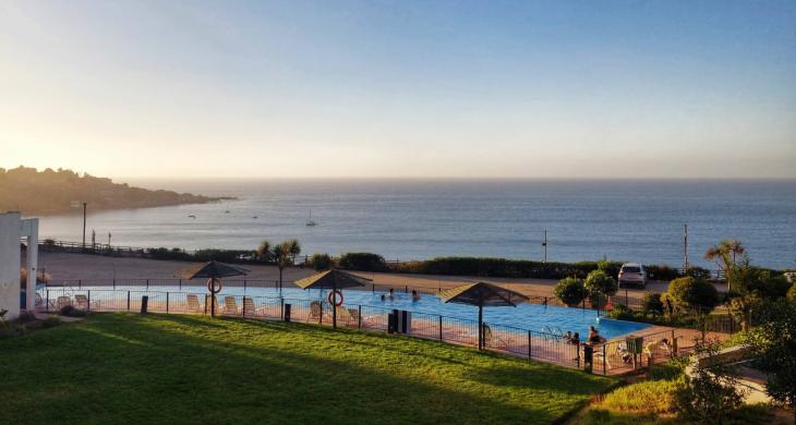 Vista Piscina al atardecer 