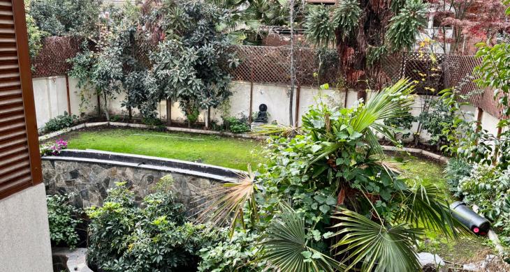 Vista de jardín desde dormitorio segundo piso