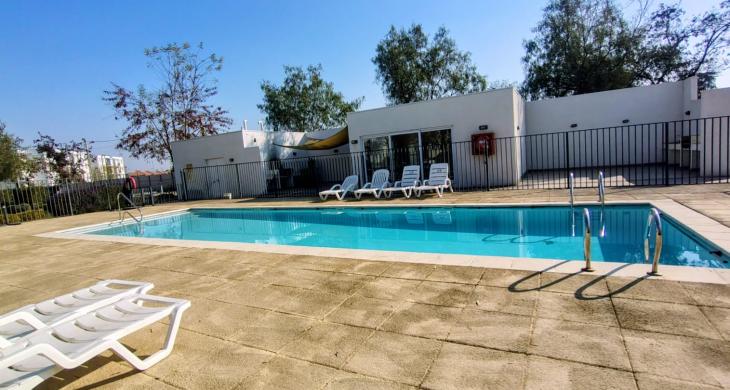 piscina y sala de eventos condominio