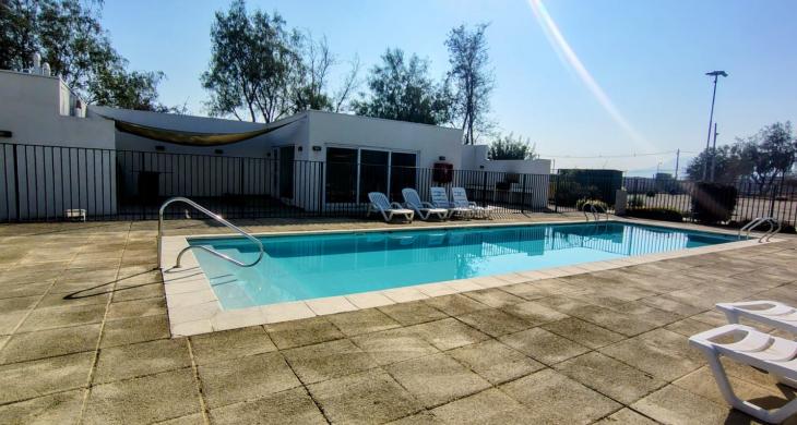 piscina y sala de eventos condominio