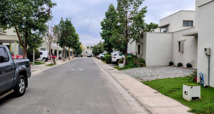calle condominio
