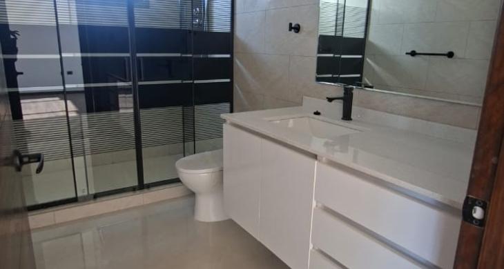 Baño habitación principal. Ducha de hidromasaje