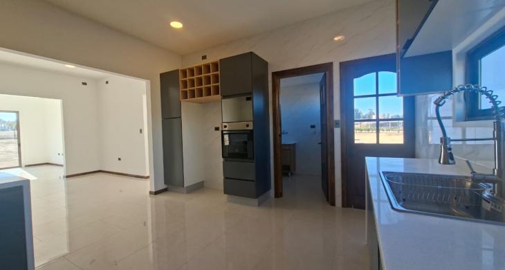 Mueble despensa y horno eléctrico 