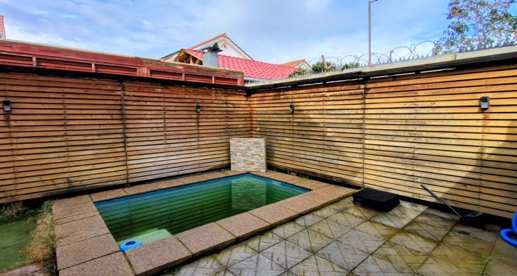 piscina y patio
