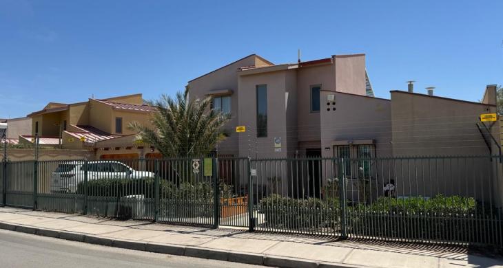 AMPLIA Y MODERNA CASA EN EL MEJOR SECTOR DEE CALAMA. SECTOR RESIDENCIAL  EXCLUSIVO,  CONSOLIDADO DE ALTO INTERES
