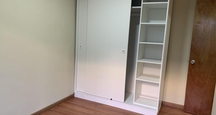 Dormitorio con closets 4