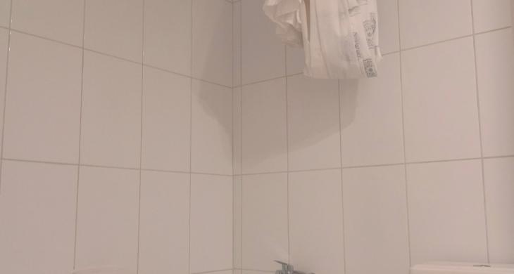 BAÑO CON TINA