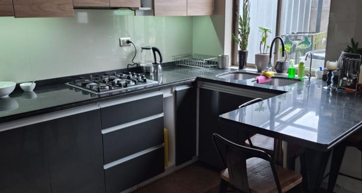 COCINA EQUIPADA.