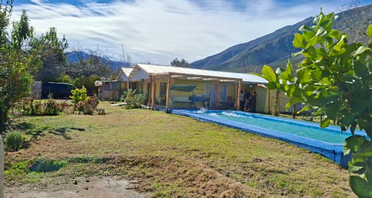 Piscina . vista cordillerana