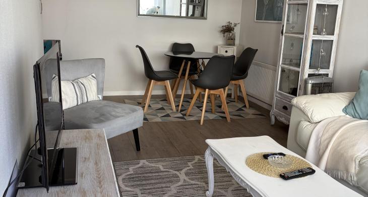 Cómodo livingcomedor con salida a terraza